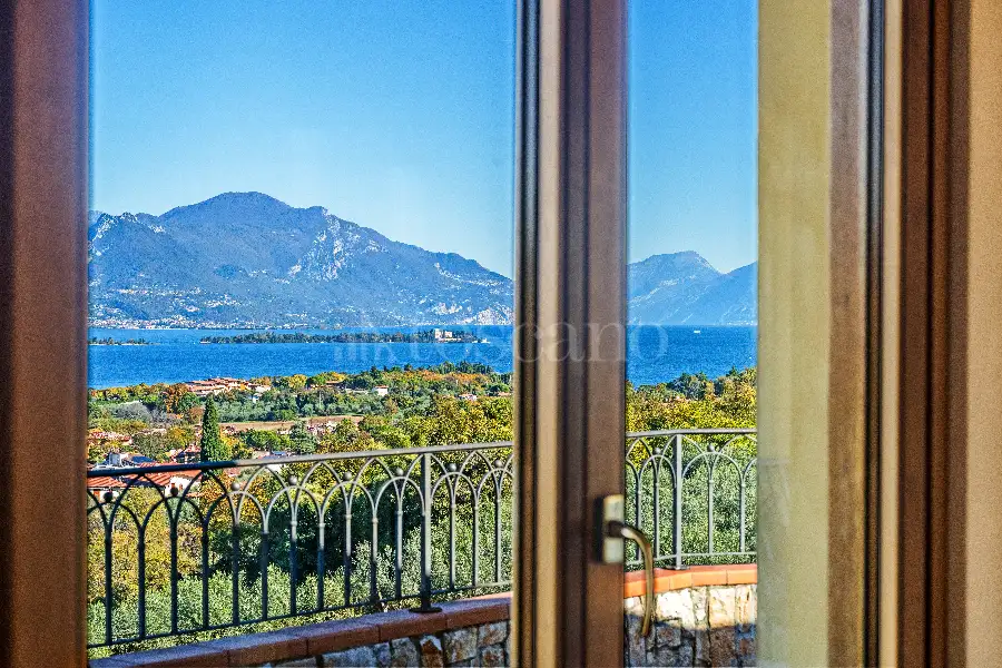 Villa in vendita di 583 mq a €2.680.000 (rif. 66/2025)