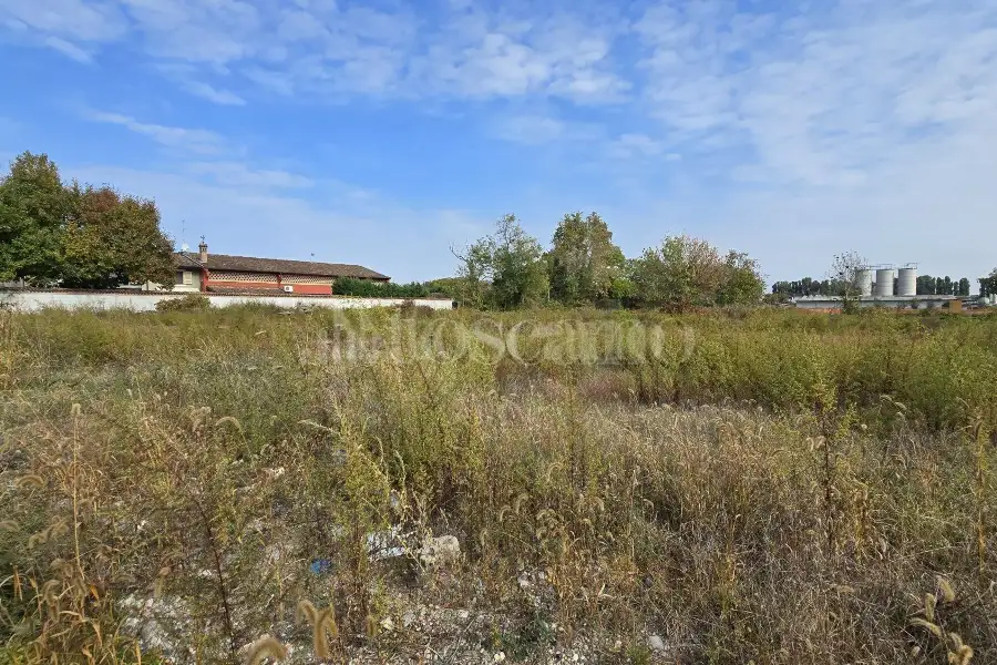 Terreno in vendita di 4319 mq a €340,000 (rif. MRE1272VE)