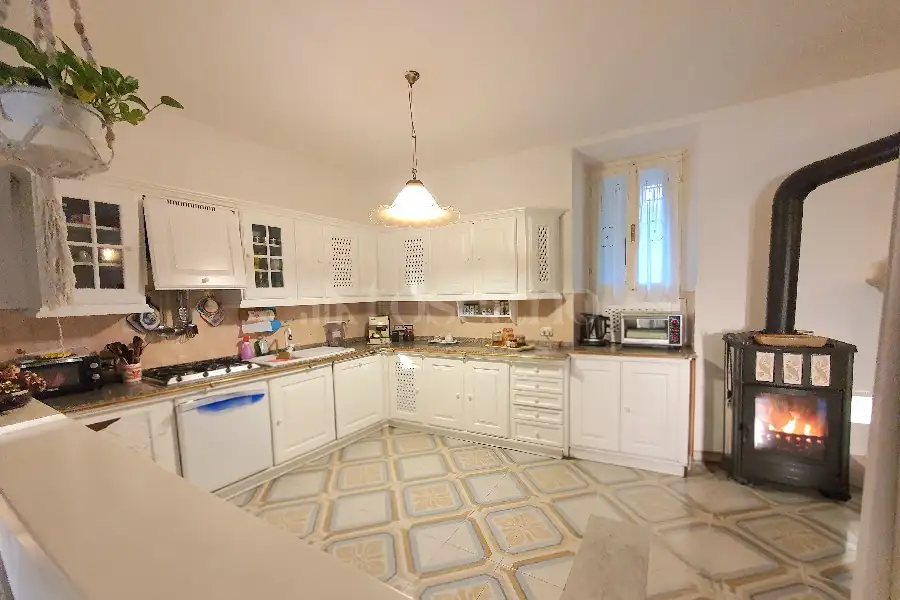 Villa Plurifamiliare in vendita di 400 mq a €399.000 (rif. 6/2025)