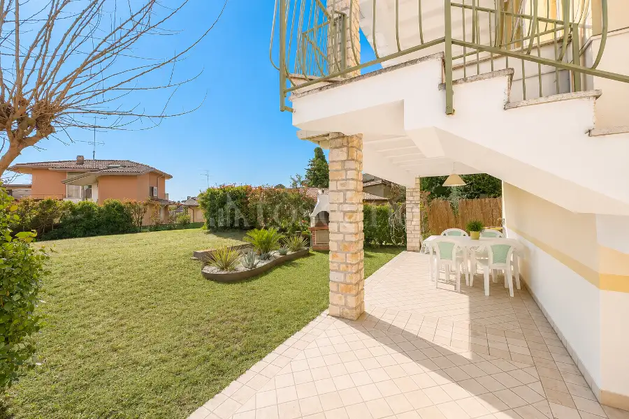 Villa Bifamiliare in vendita di 190 mq a €495.000 (rif. 6/2026)