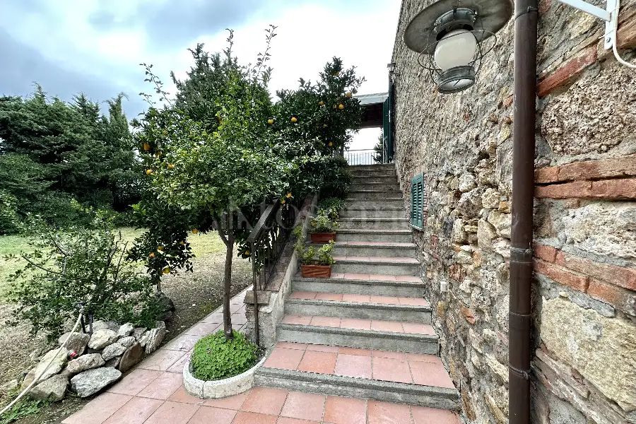 Casale in vendita di 200 mq a €790.000 (rif. 22/2025)