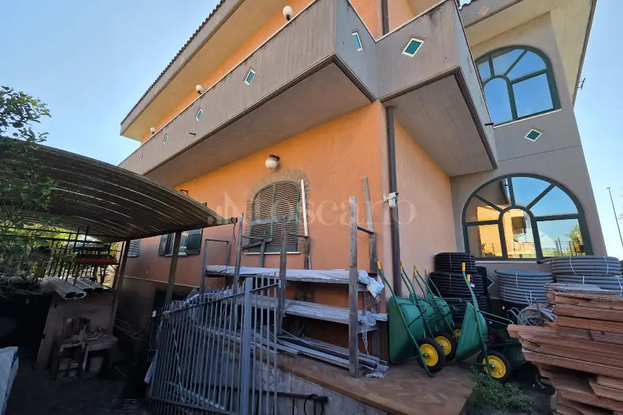 Negozio in affitto di 600 mq a €12.000 (rif. 63/2025)