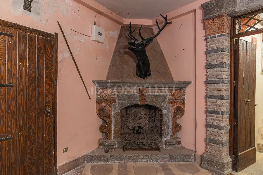 Villa in vendita di 1.200 mq a €4.250.000 (rif. 61/2026)