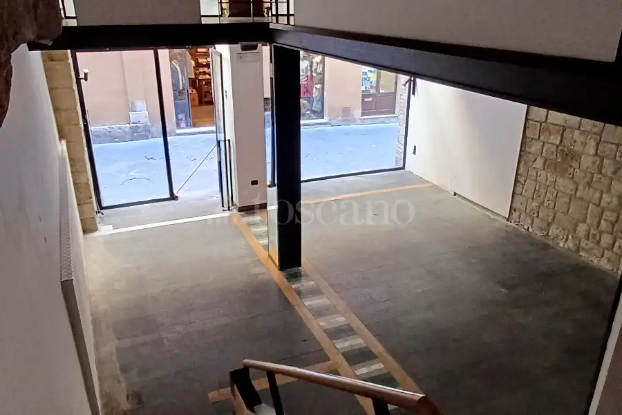 Negozio in affitto di 145 mq a €1.950 (rif. 20/2025)
