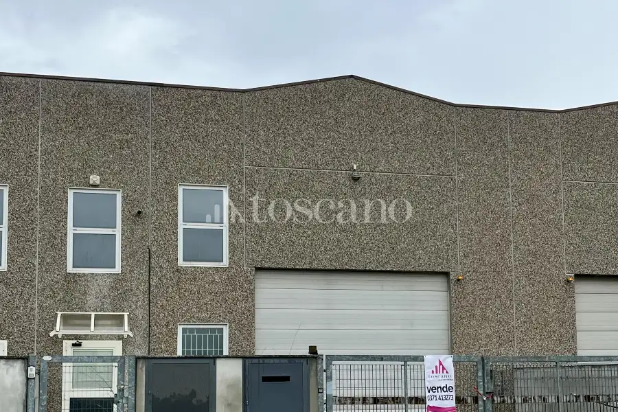 Capannone in vendita di 1000 mq a €355,000 (rif. BL6141VE)