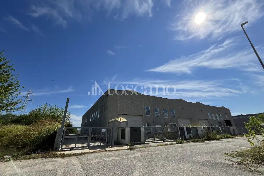 Capannone in vendita di 1263 mq a €426,000 (rif. BL6141VE)