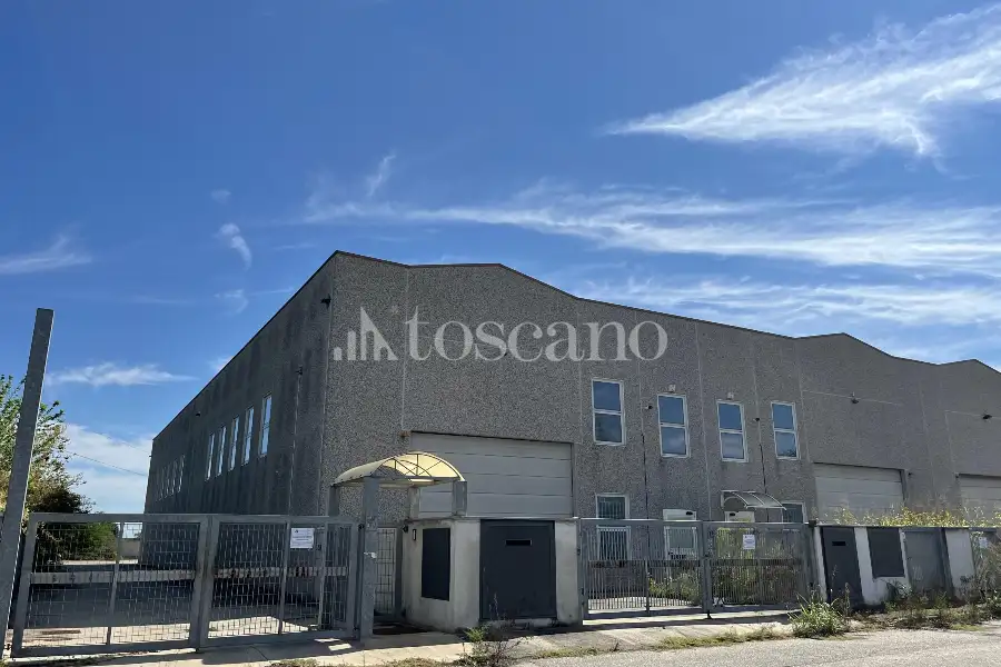 Capannone in vendita di 1000 mq a €355,000 (rif. BL6141VE)