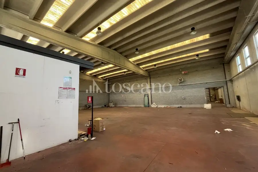 Capannone in vendita di 1000 mq a €355,000 (rif. BL6141VE)