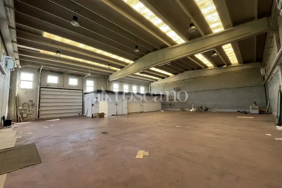 Capannone in vendita di 1000 mq a €355,000 (rif. BL6141VE)