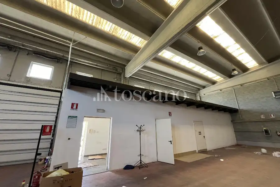 Capannone in vendita di 1263 mq a €426,000 (rif. BL6141VE)