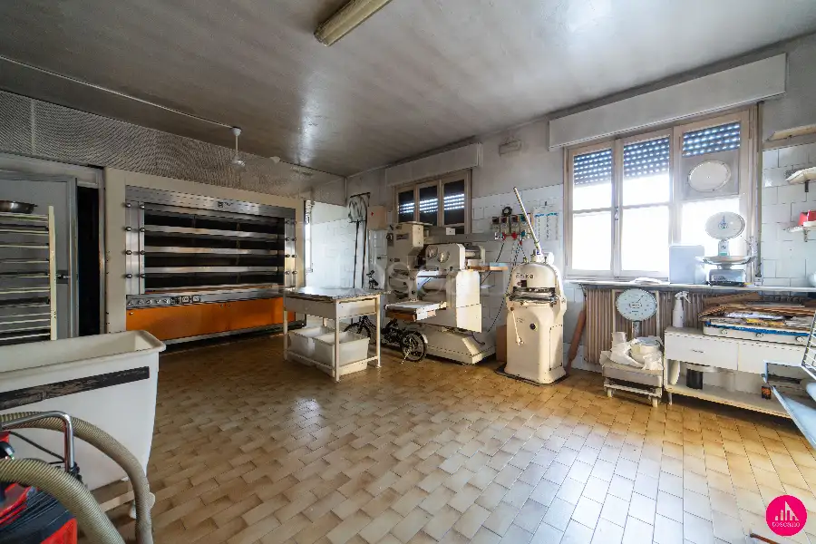 Negozio in vendita di 80 mq a €59.000 (rif. 27/2026)
