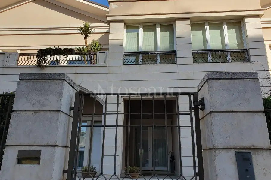 Villa in vendita di 800 mq trattativa riservata (rif. 23/2024)