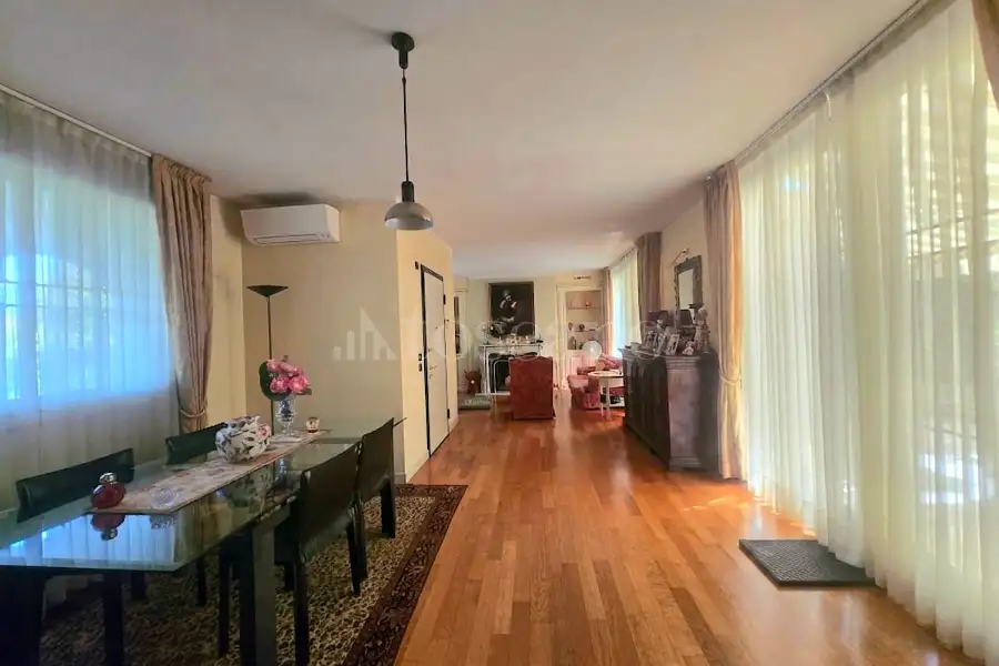 Villa in vendita di 250 mq a €710.000 (rif. 54/2026)