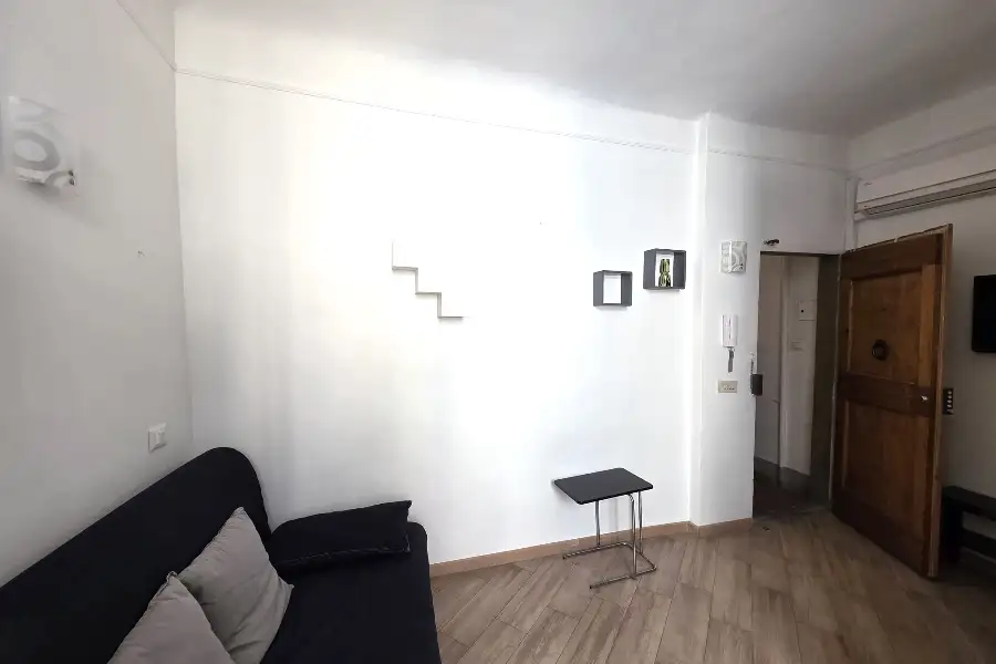 Casa in affitto di 20 mq a €850 (rif. 61/2026)