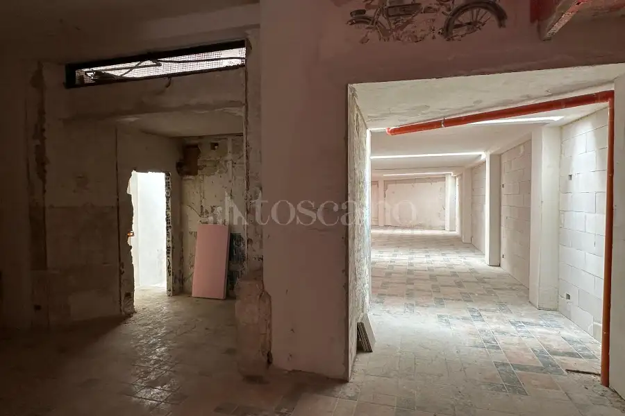 Negozio in vendita di 225 mq a €350.000 (rif. 51/2026)