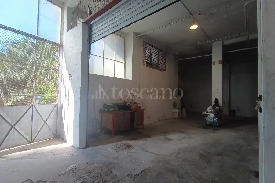 Garage in vendita di 298 mq a €295.000 (rif. 3/2026)