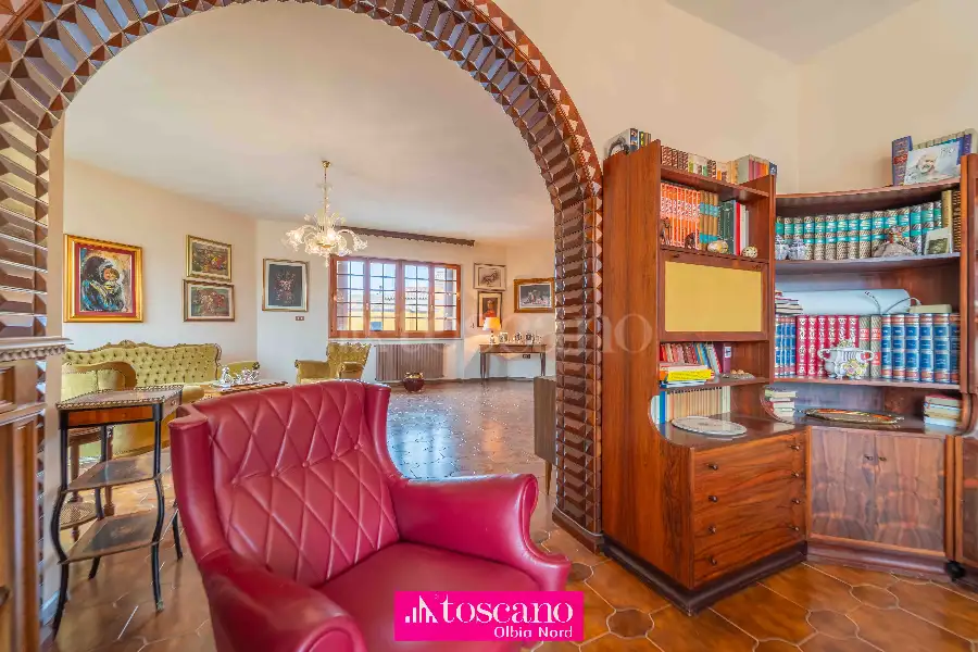 Casa Indipendente in vendita di 400 mq a €300.000 (rif. 72/2025)