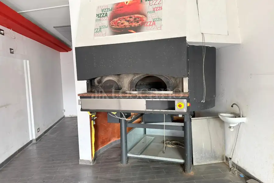 Negozio in vendita di 230 mq a €495.000 (rif. 6/2026)