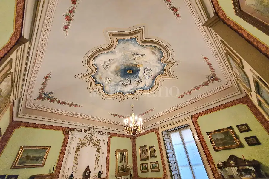 Villa Plurifamiliare in vendita di 400 mq a €399.000 (rif. 6/2025)