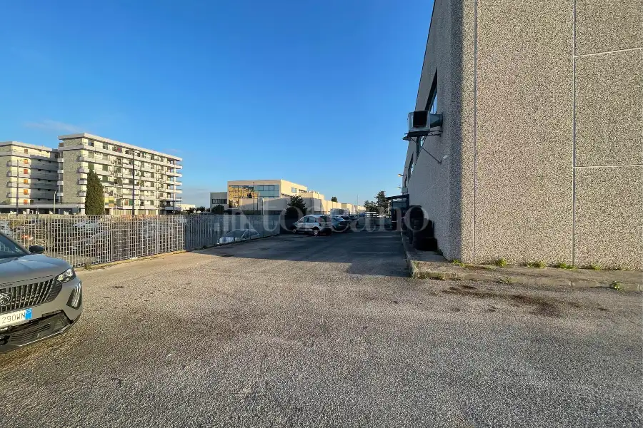 Capannone in vendita di 1.000 mq a €1.900.000 (rif. 15/2026)