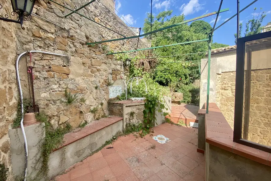 Casa Indipendente in vendita di 300 mq a €249.000 (rif. 103/2025)