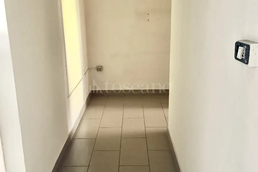 Negozio in vendita di 90 mq a €220.000 (rif. 8/2026)