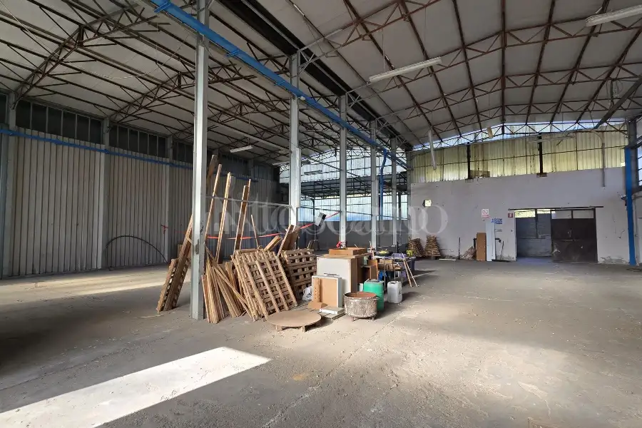 Capannone in vendita di 1000 mq a €395,000 (rif. TS0104VE)