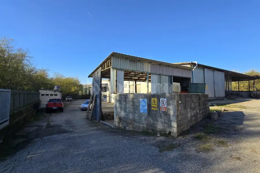 Capannone in vendita di 1000 mq a €395,000 (rif. TS0104VE)