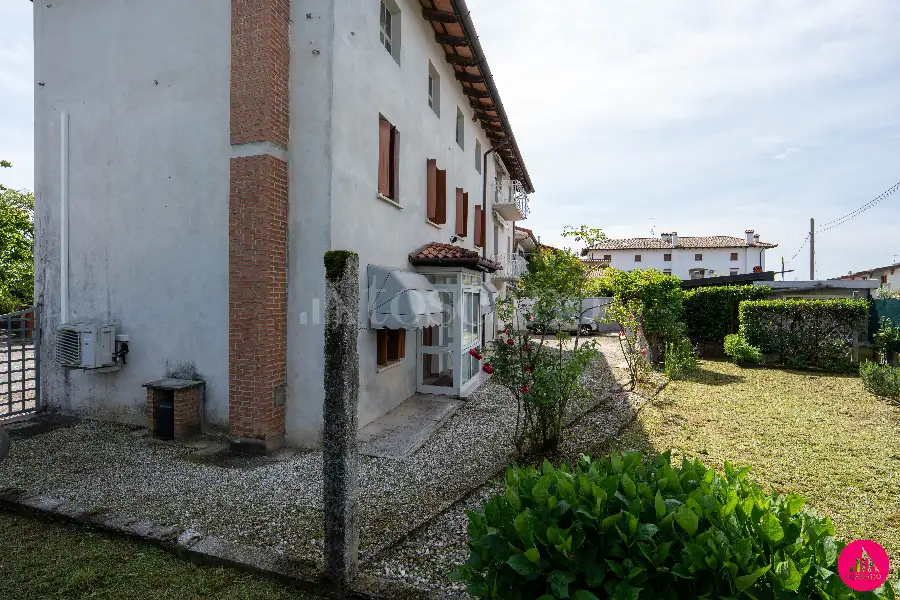 Villa Bifamiliare in vendita di 180 mq a €129.000 (rif. 49/2026)