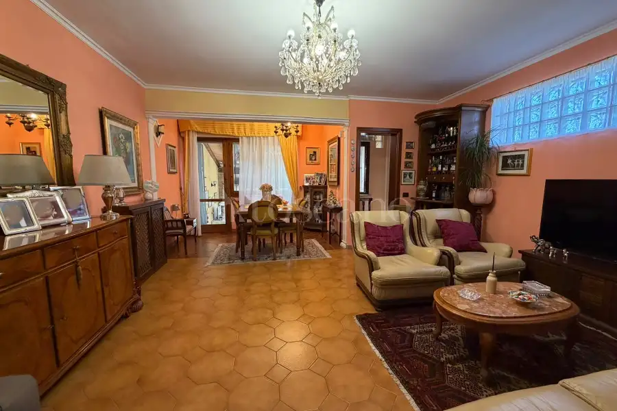 Villa Bifamiliare in vendita di 250 mq a €579.000 (rif. 20/2026)