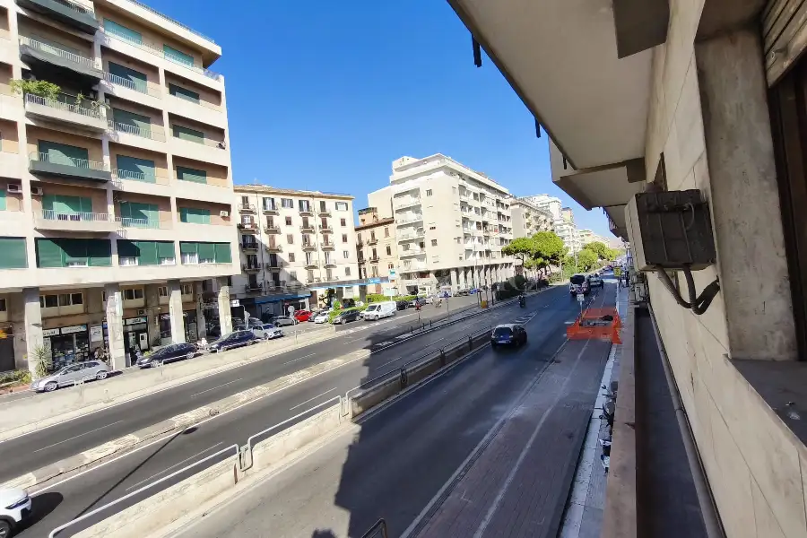 Ufficio in affitto di 100 mq a €750 (rif. 98/2026)