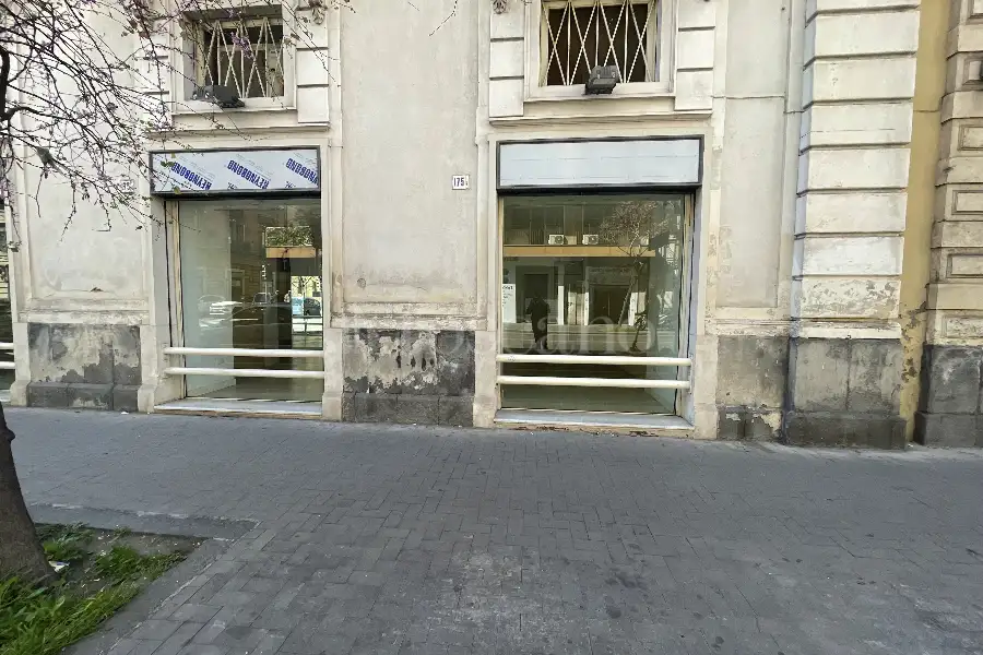 Negozio in affitto di 250 mq a €6.800 (rif. 18/2026)
