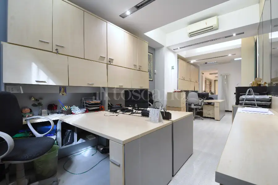 Ufficio in vendita di 145 mq a €490.000 (rif. 78/2026)