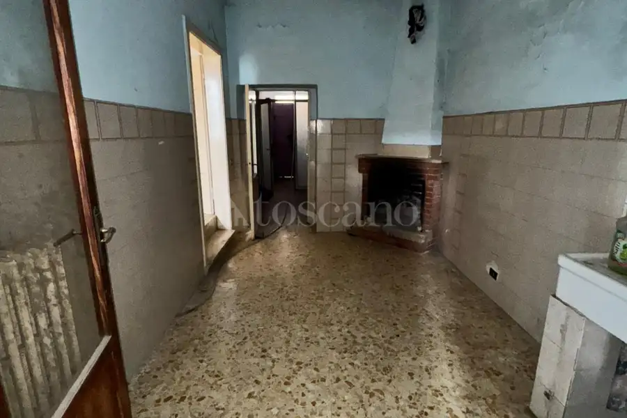 Casa Indipendente in vendita di 250 mq a €90.000 (rif. 102/2025)