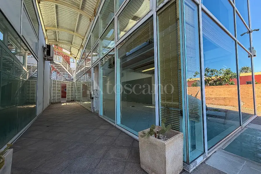 Negozio in vendita di 220 mq a €309.000 (rif. 8/2026)
