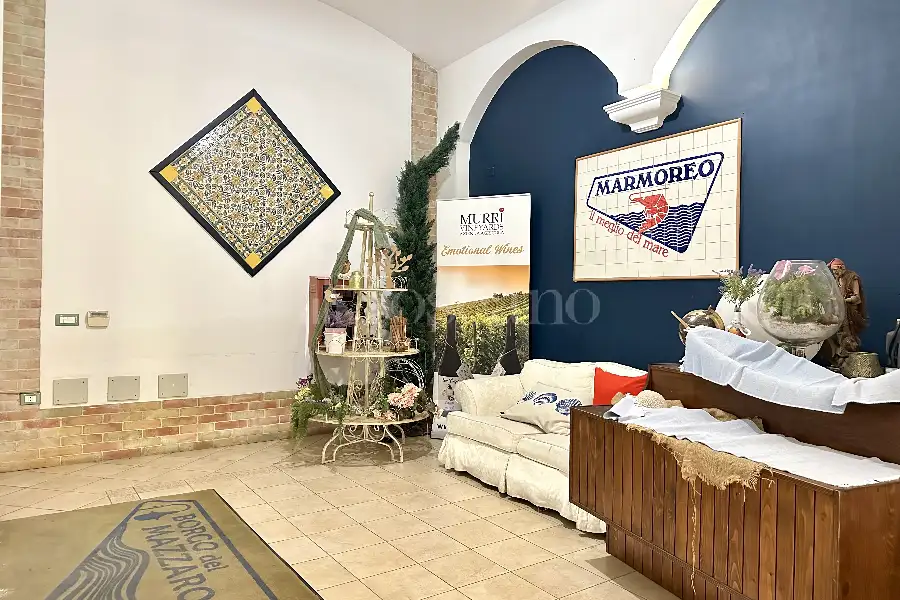 Casale in vendita di 1.300 mq a €1.350.000 (rif. 49/2026)