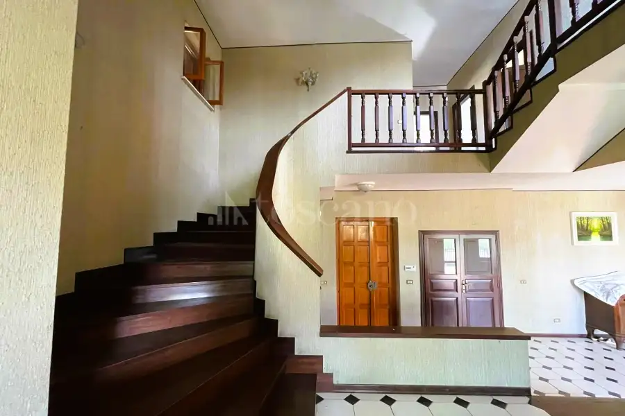 Villa in vendita di 305 mq a €650.000 (rif. 12/2025)