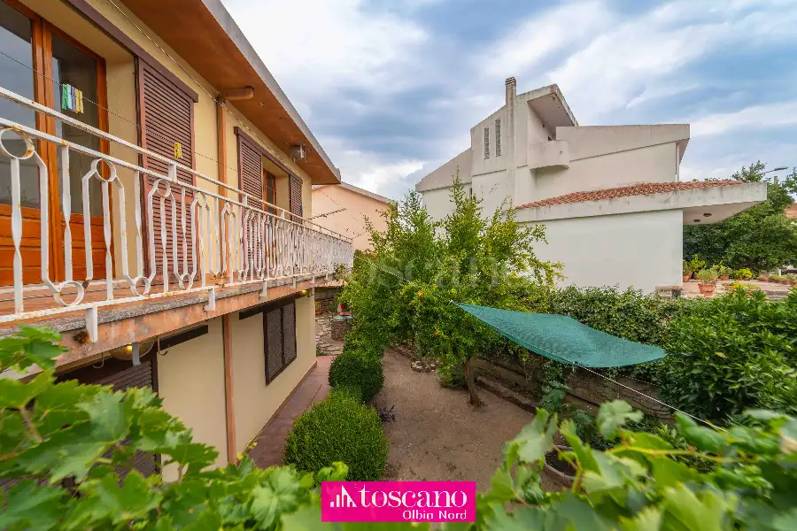 Casa Indipendente in vendita di 400 mq a €300.000 (rif. 72/2025)