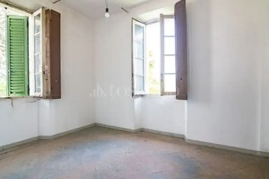 Casale in vendita di 400 mq a €180.000 (rif. 11/2026)