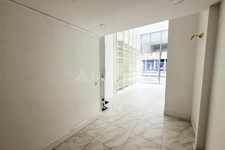 Negozio in vendita di 55 mq a €480.000 (rif. 120/2026)