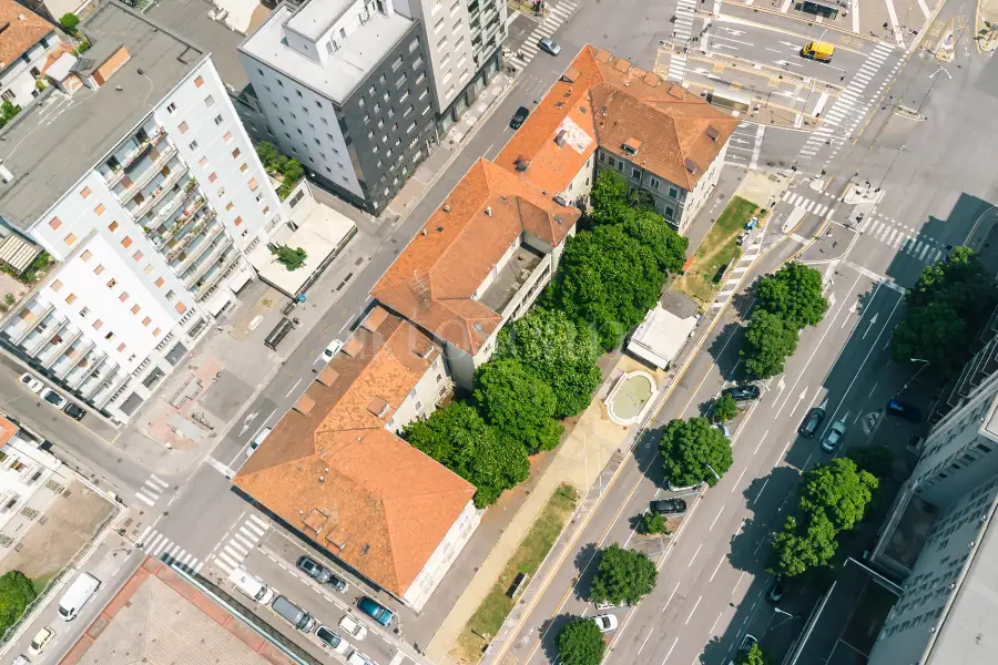 Palazzo in vendita di 7.000 mq trattativa riservata (rif. 21/2025)