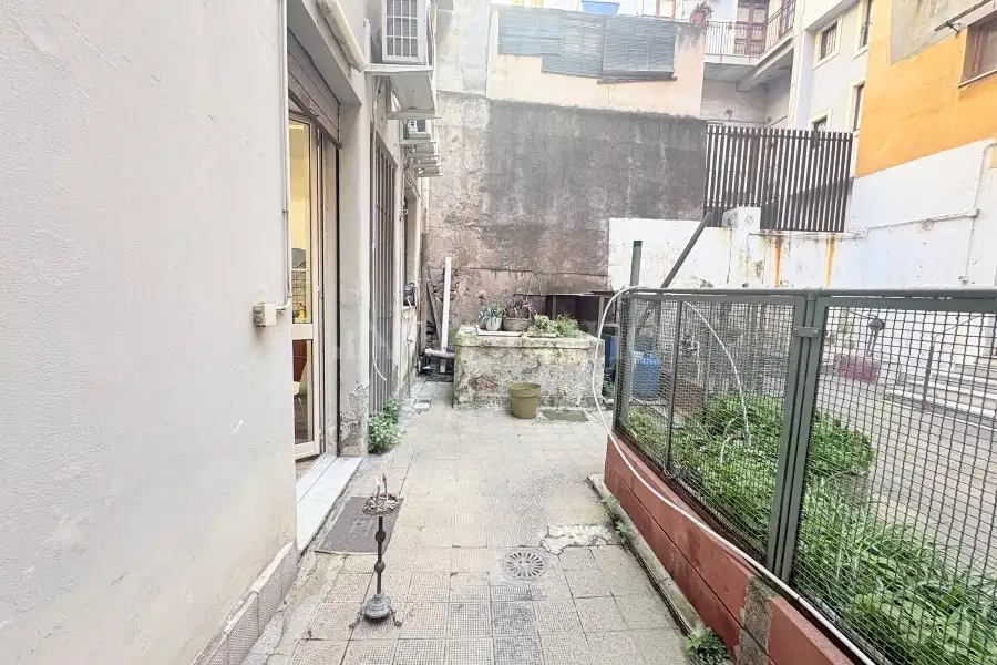 Negozio in vendita di 160 mq a €219.000 (rif. 10/2026)
