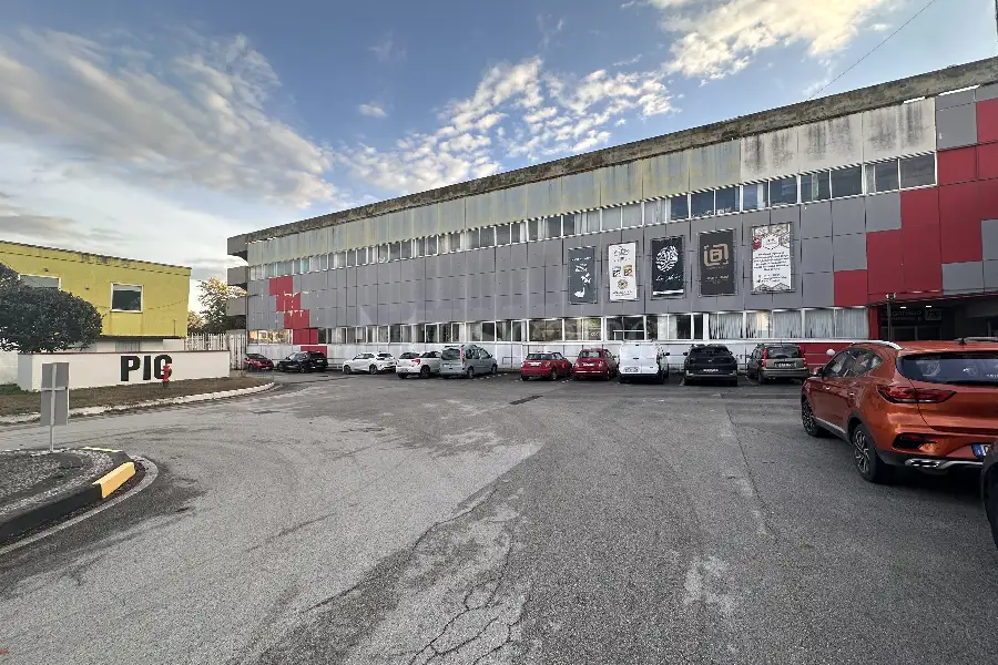 Negozio in vendita di 176 mq a €79.000 (rif. 31/2025)