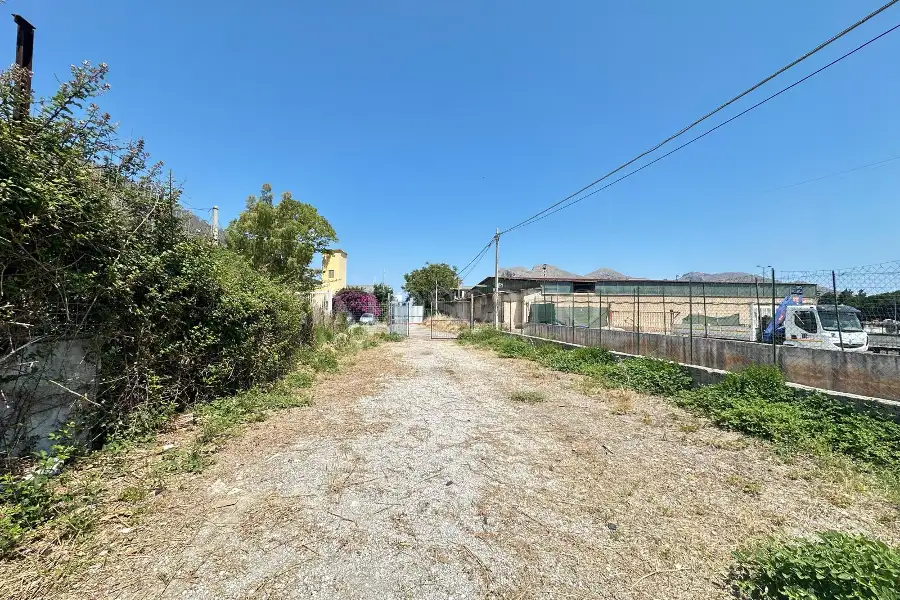 Capannone in affitto di 372 mq a €2.800 (rif. 84/2026)