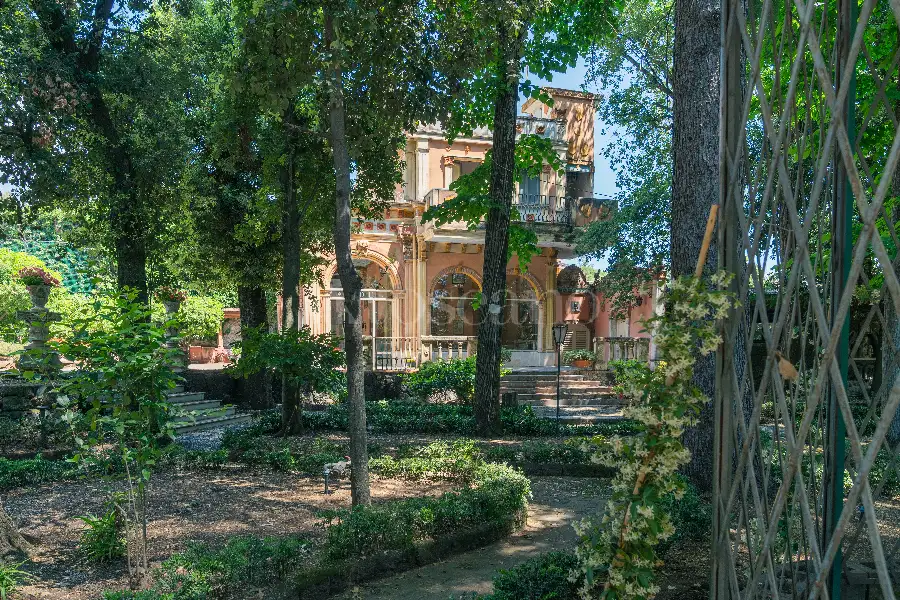 Villa in vendita di 1.200 mq a €4.250.000 (rif. 61/2026)
