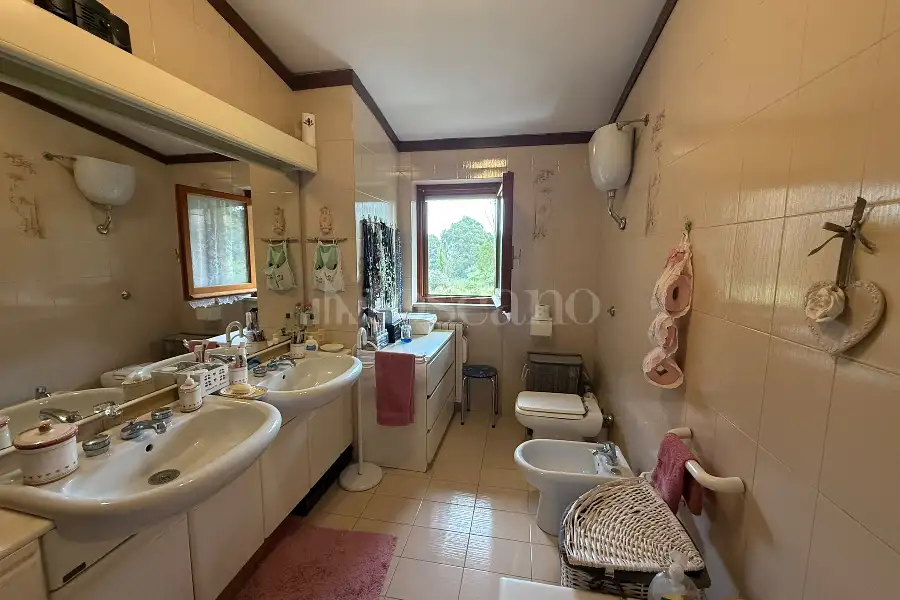 Villa Bifamiliare in vendita di 240 mq a €790.000 (rif. 10/2026)