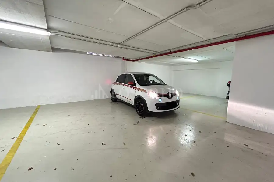 Posto Auto in vendita di 100 mq a €199.000 (rif. 36/2025)