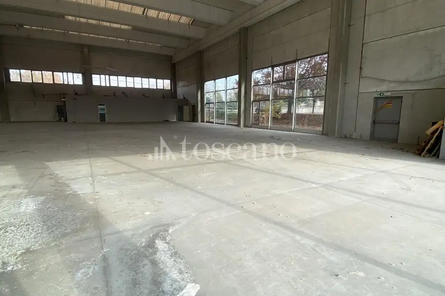 Capannone in vendita di 1356 mq a €370,000 (rif. BL6174VE-1)