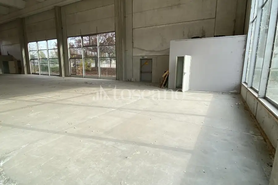 Capannone in vendita di 1356 mq a €370,000 (rif. BL6174VE-1)