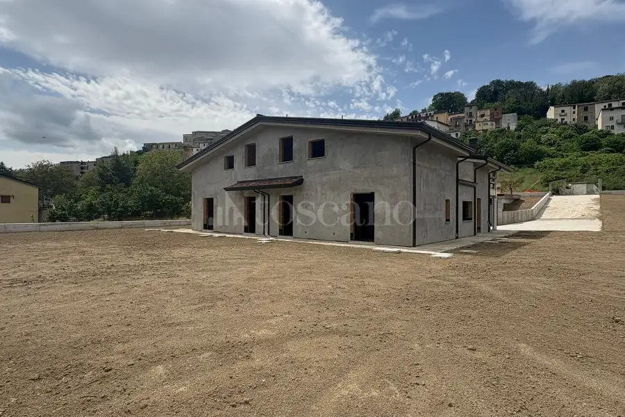 Villa Bifamiliare in vendita di 280 mq a €250.000 (rif. 77/2026)